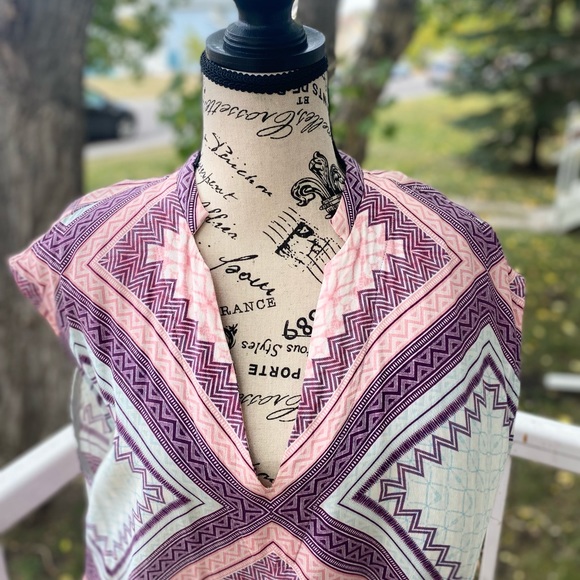 Charlie Jade Flowing Dress - Picture 3 of 11